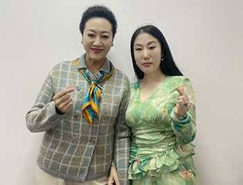 高潔與王麗云合影